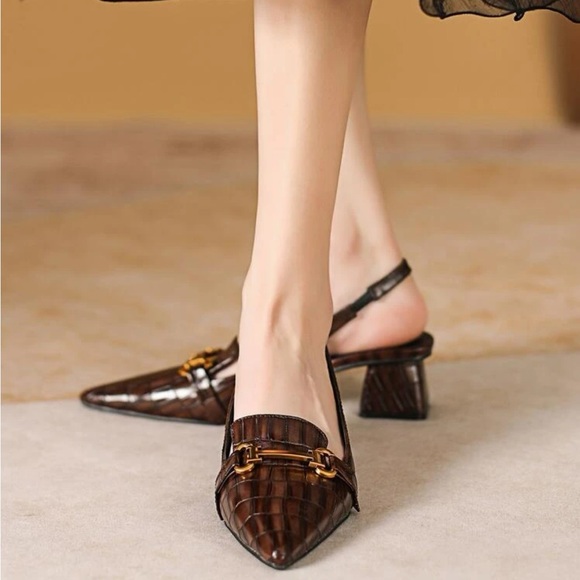 Women's Pointed Toe Mules With Back Strap - Picture 3 of 4